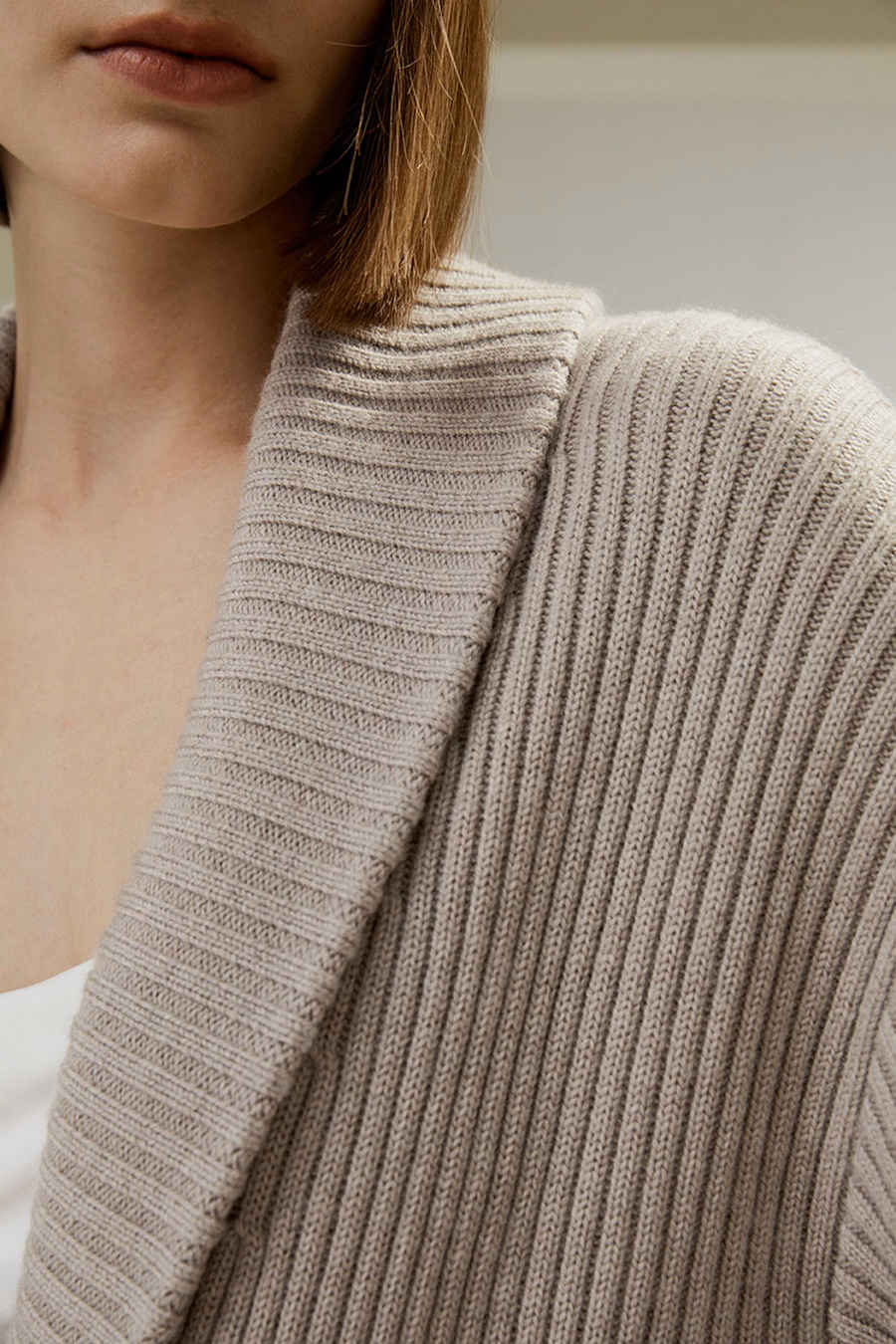 Cardigan con colletto a scialle in lana merino