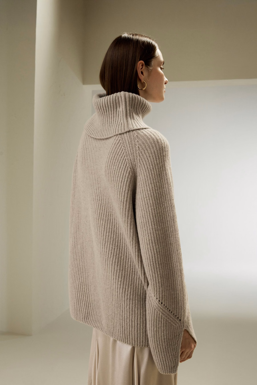 Maglione oversize in lana merino con maniche a fessura