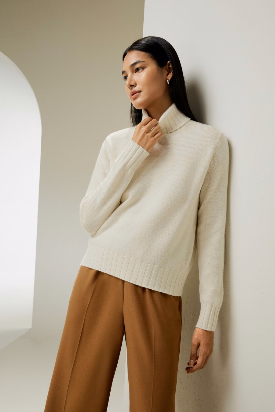Maglione a collo alto con orlo a coste