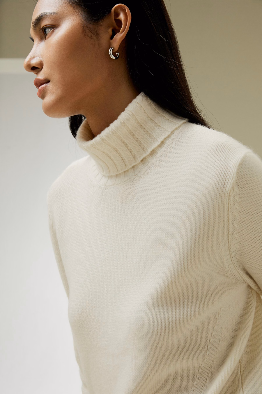 Maglione a collo alto con orlo a coste