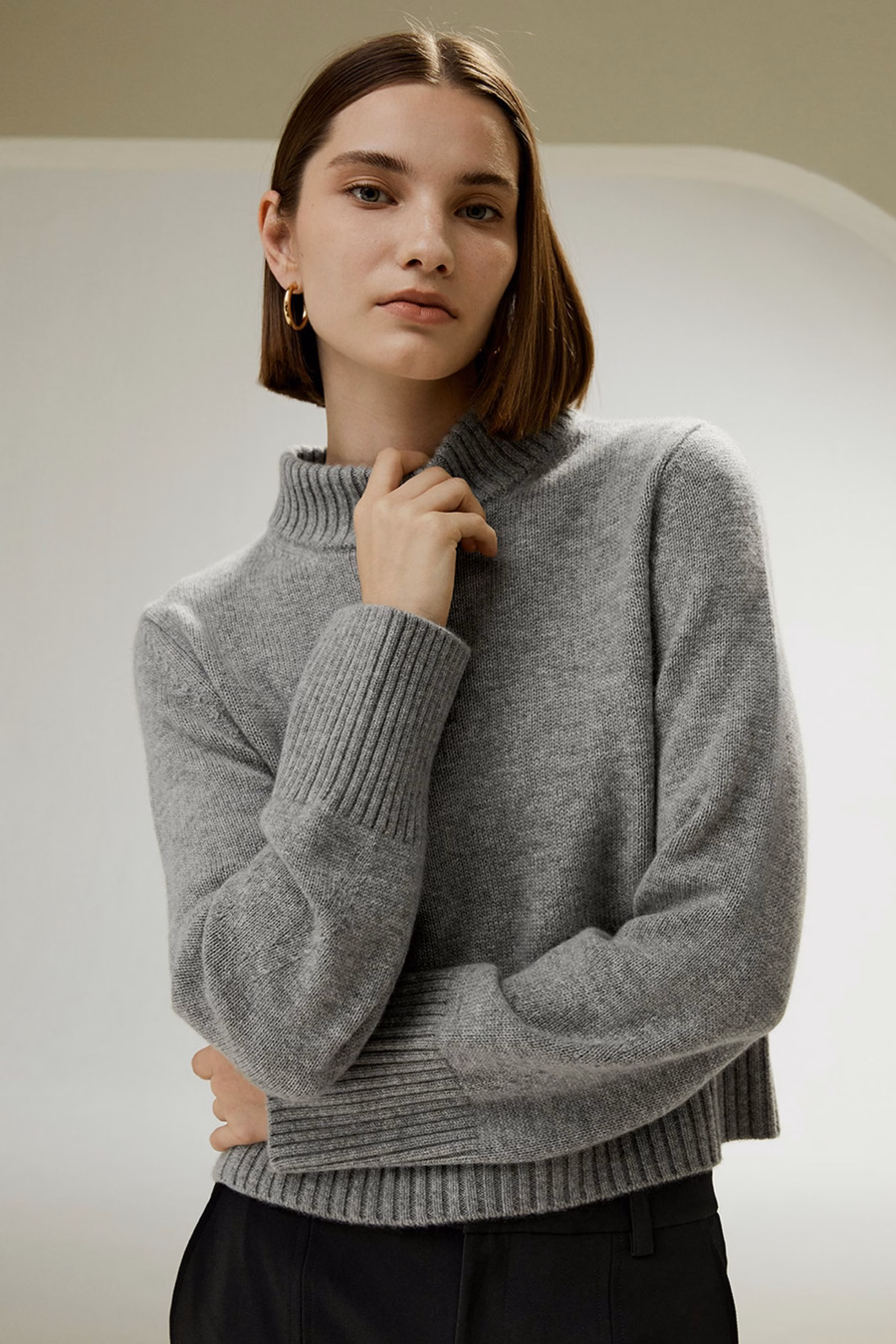 Maglione in lana cashmere con colletto e orlo a costine