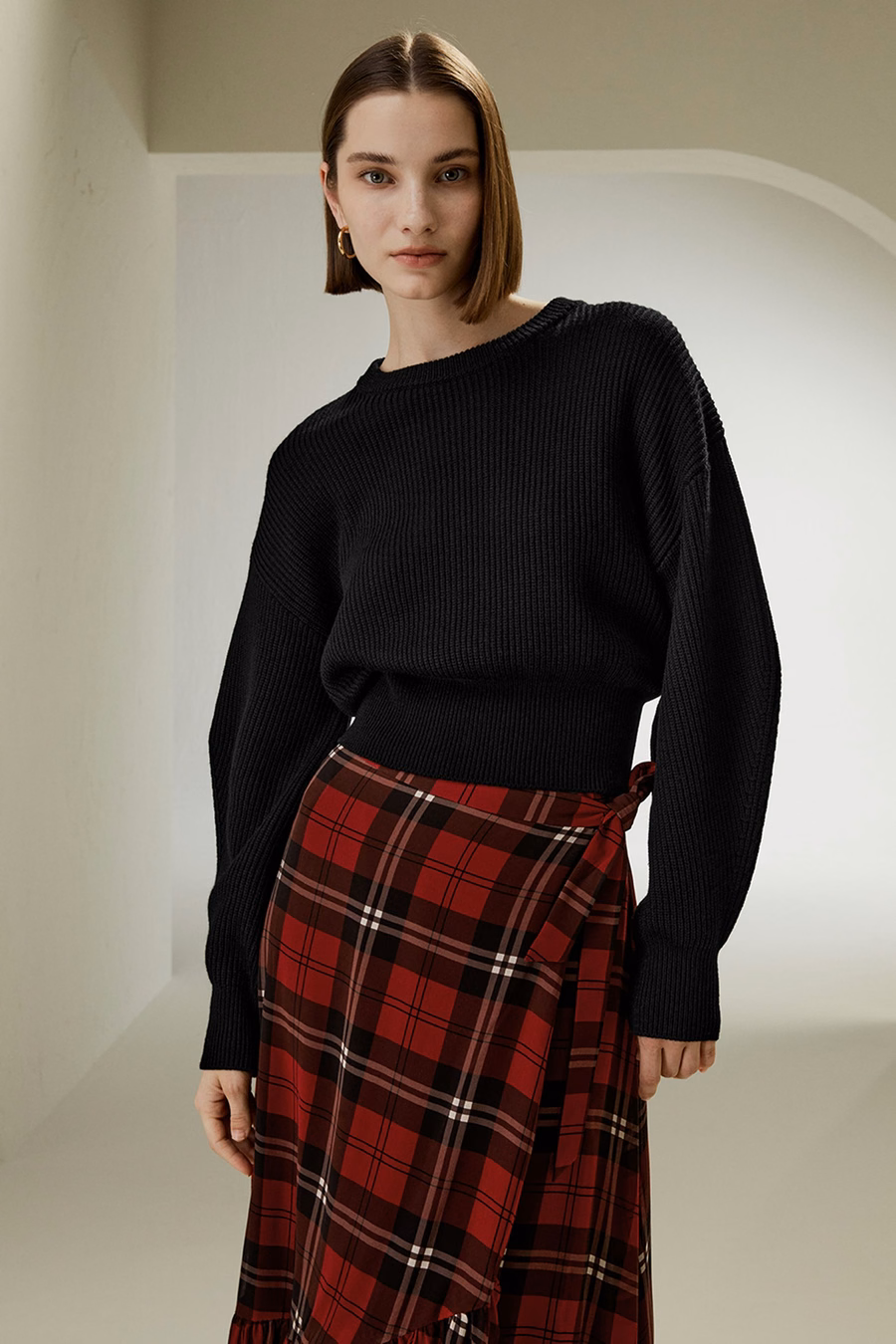 Maglione in lana merino con collo rotondo e spalle cadenti