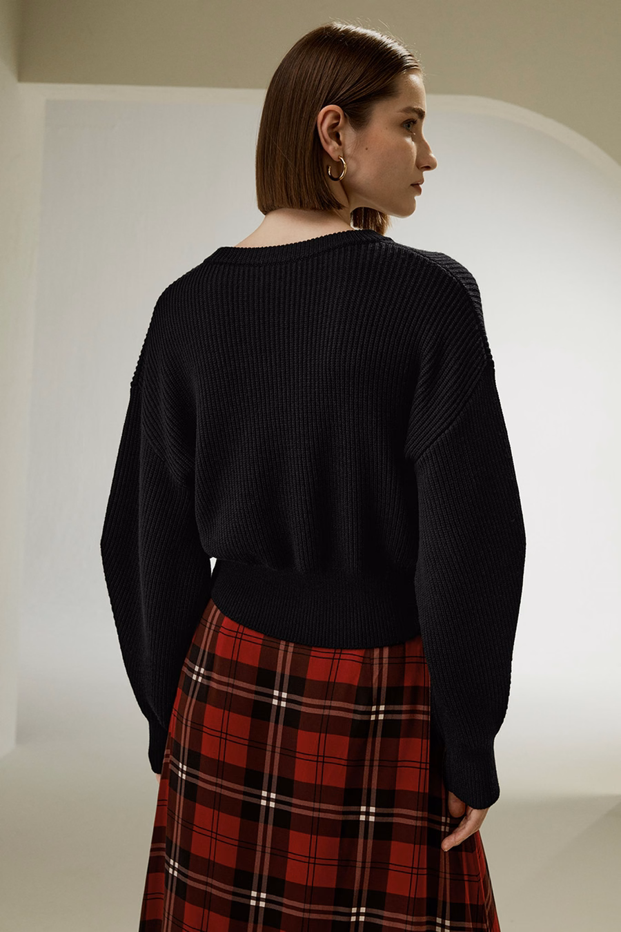 Maglione in lana merino con collo rotondo e spalle cadenti