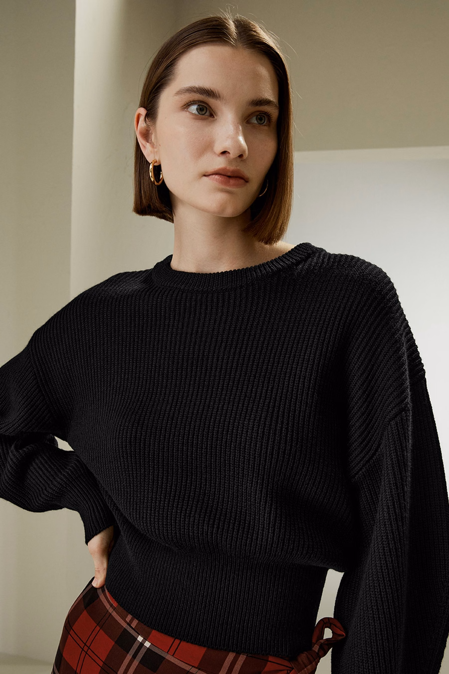 Maglione in lana merino con collo rotondo e spalle cadenti
