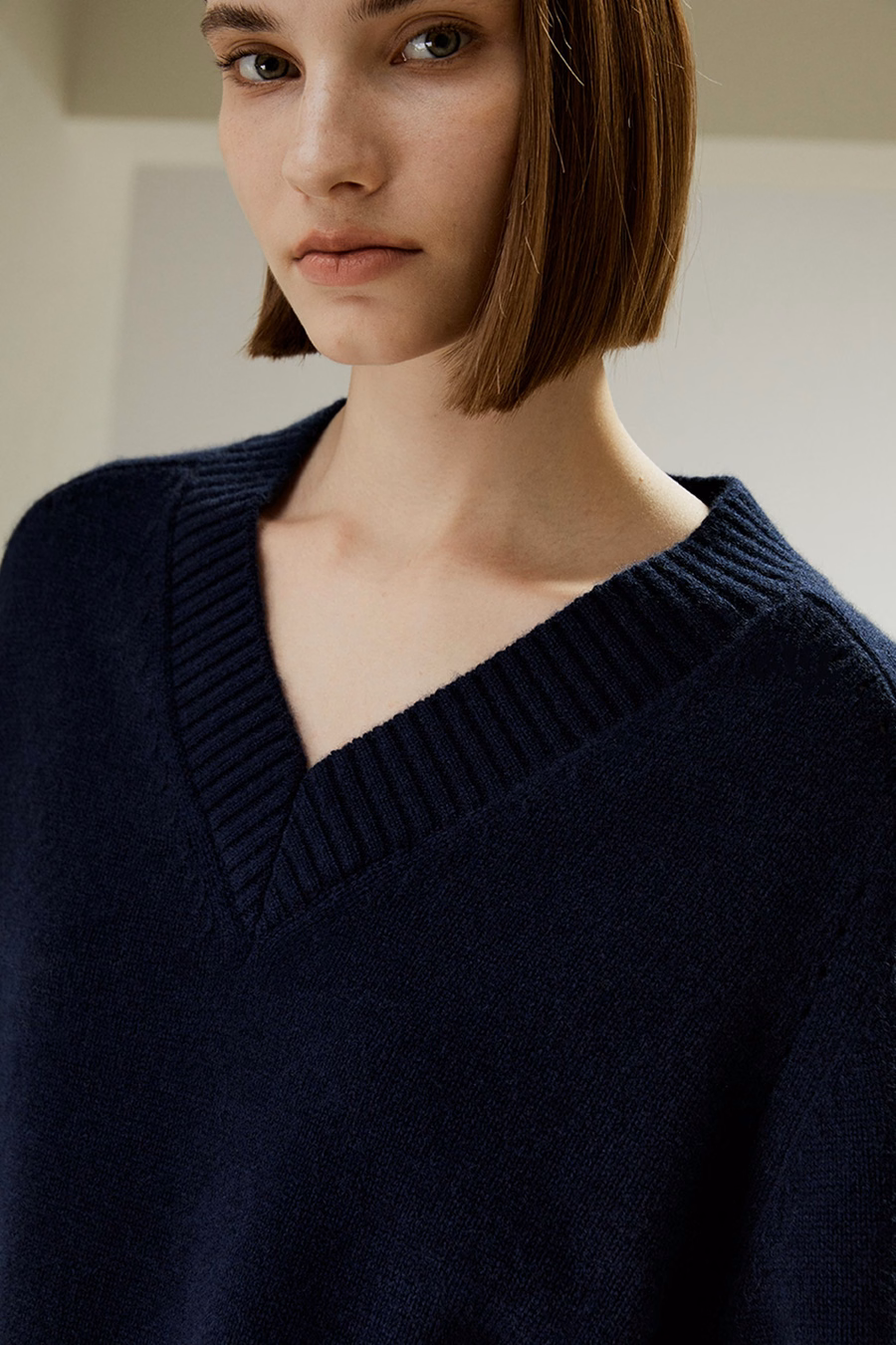 Maglione in misto lana e cashmere con scollatura a V e vestibilità rilassata