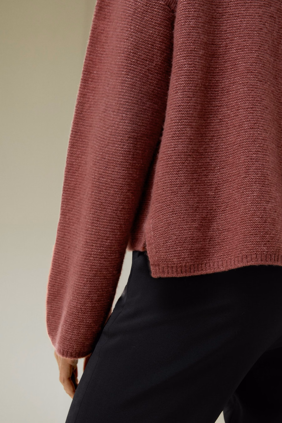 Felpa con Scollo Ribassato in Mistura di Seta e Cashmere con Vestibilità Relaxed