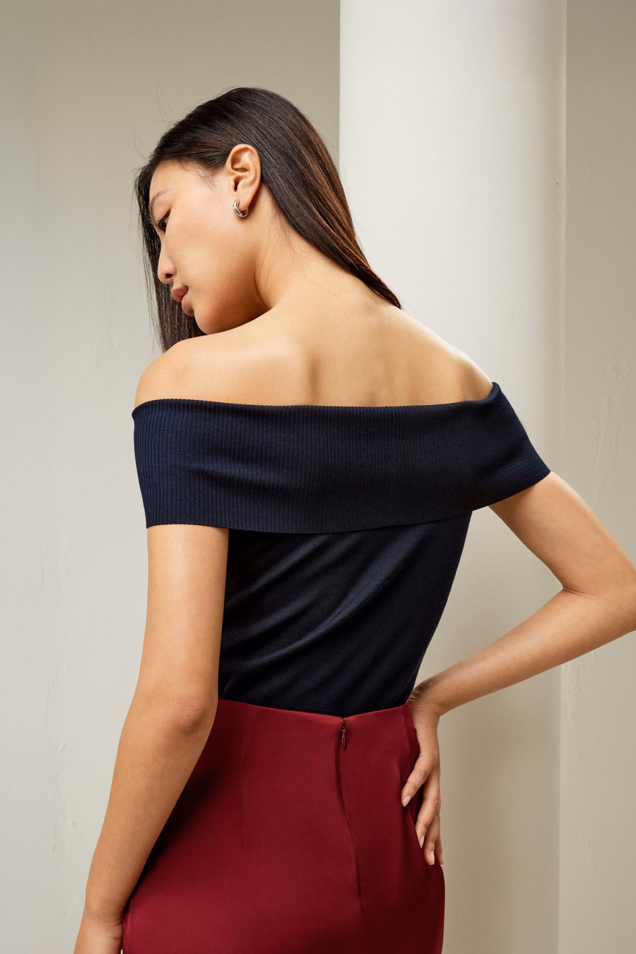 Top in seta off-shoulder