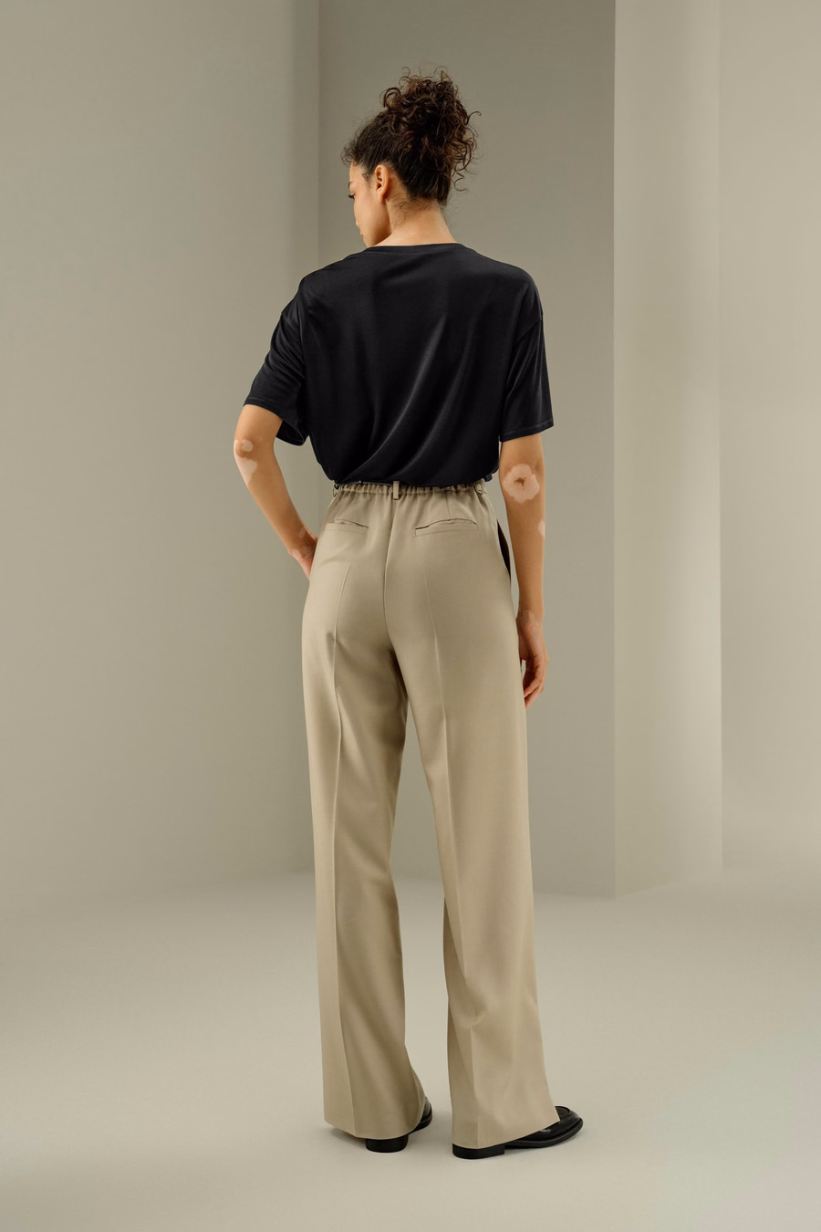 Pantaloni dritti in misto lana e seta