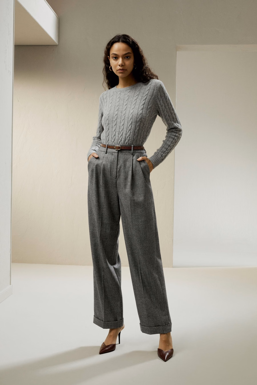 Maglione classico a trecce con bordi a coste