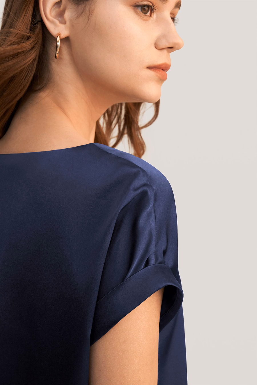 T-shirt in Seta con Maniche Corte e Collo Rotondo