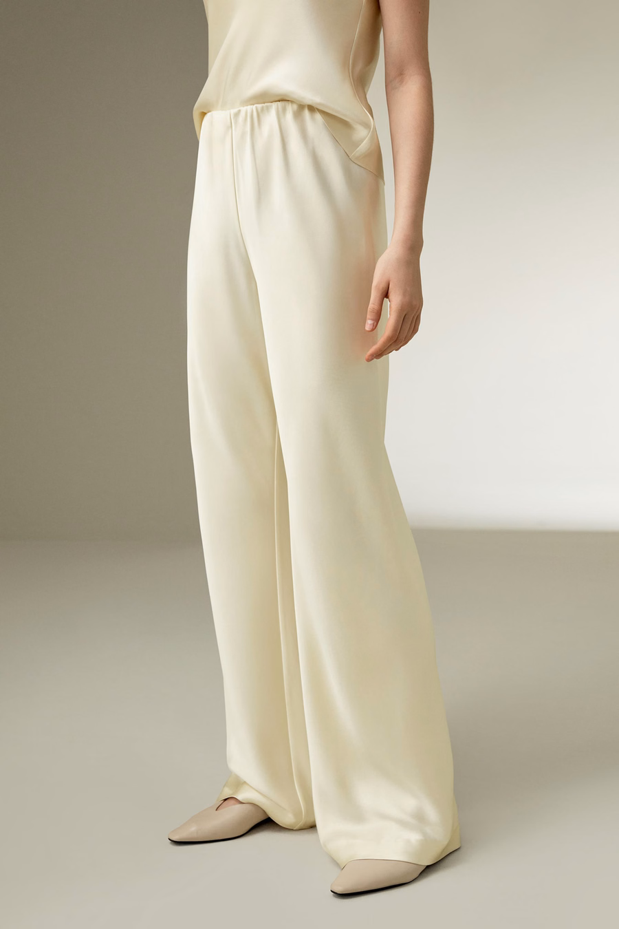 Pantaloni di seta tagliati in sbieco