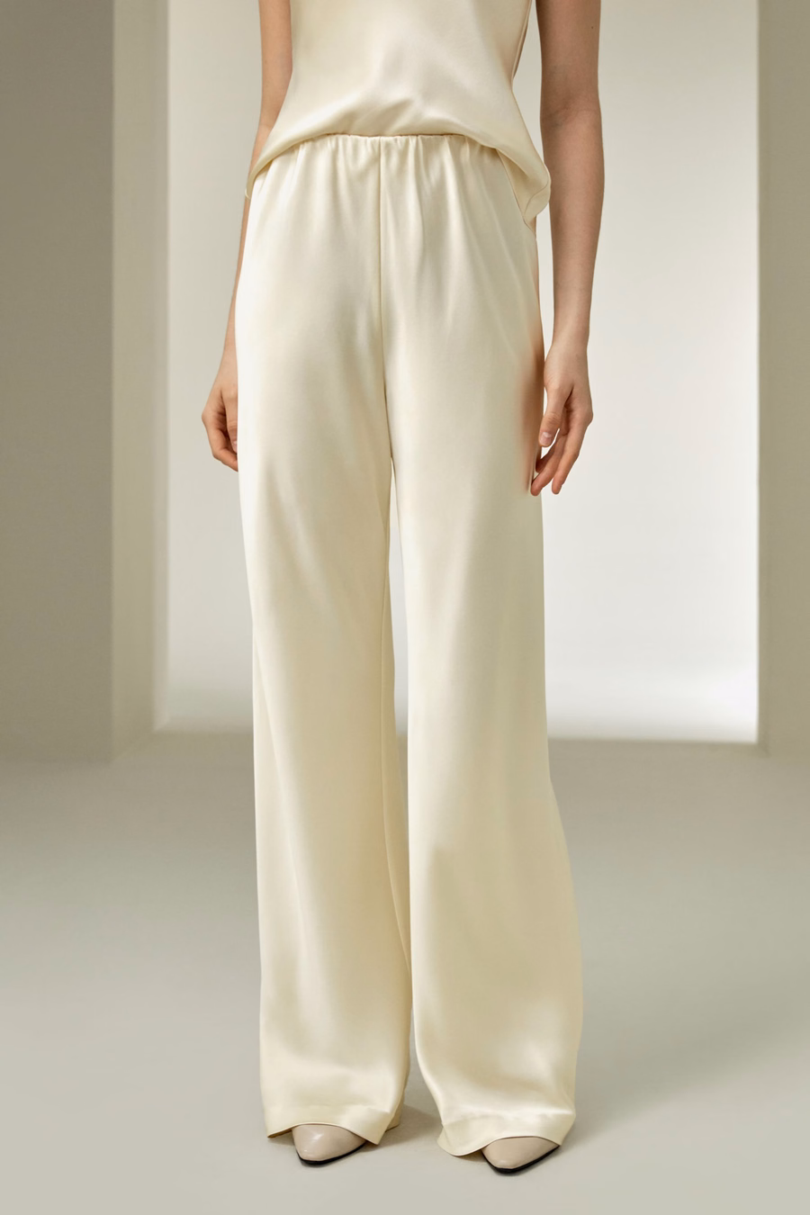 Pantaloni di seta tagliati in sbieco