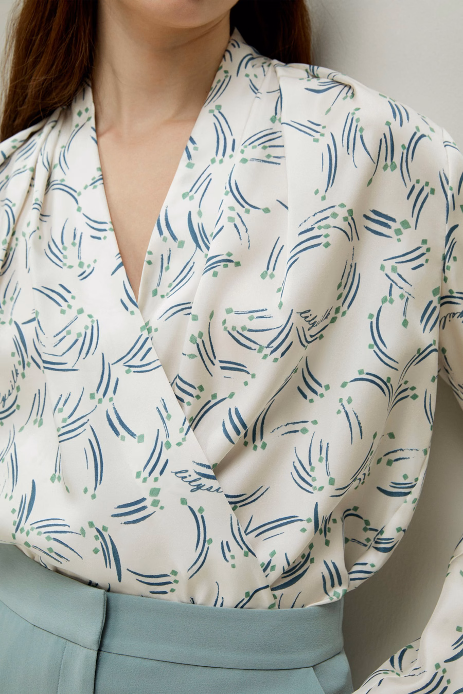 Camicia Astratta con Stampa Botanica