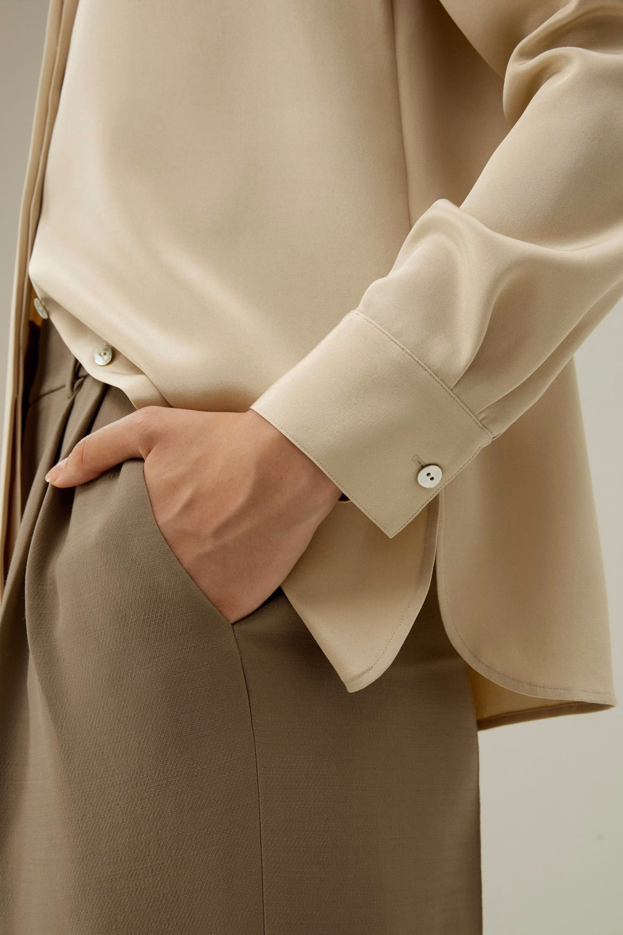 Bluza in Seta con Bottoni Elegante