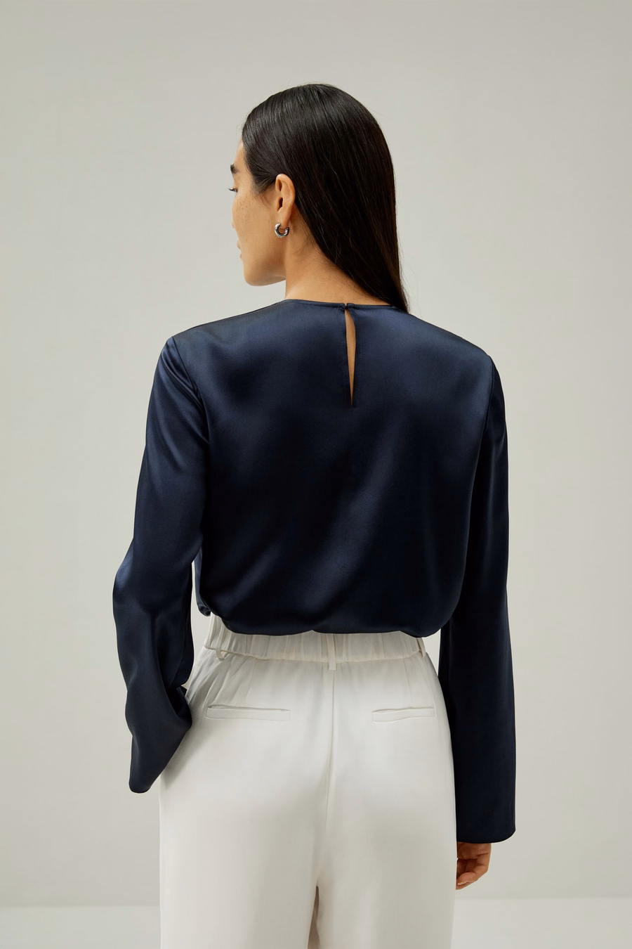 Top in seta con scollo arricciato