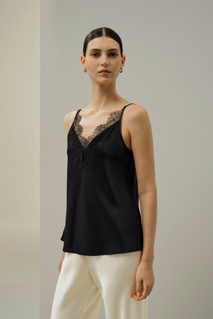 Camisola in seta con pizzo