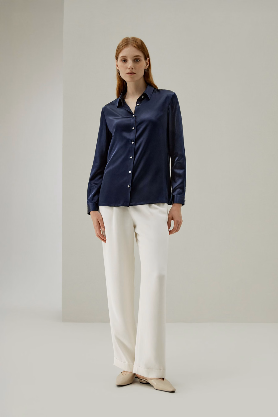 Classica camicia in seta con bottoni perla