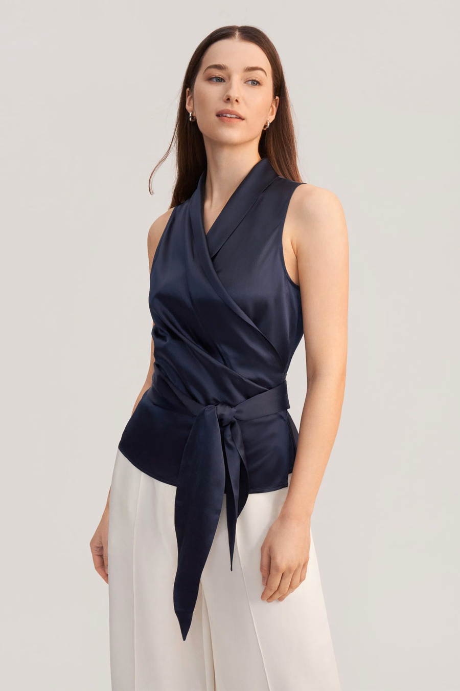 Blusa elegante in seta avvolgente per donne