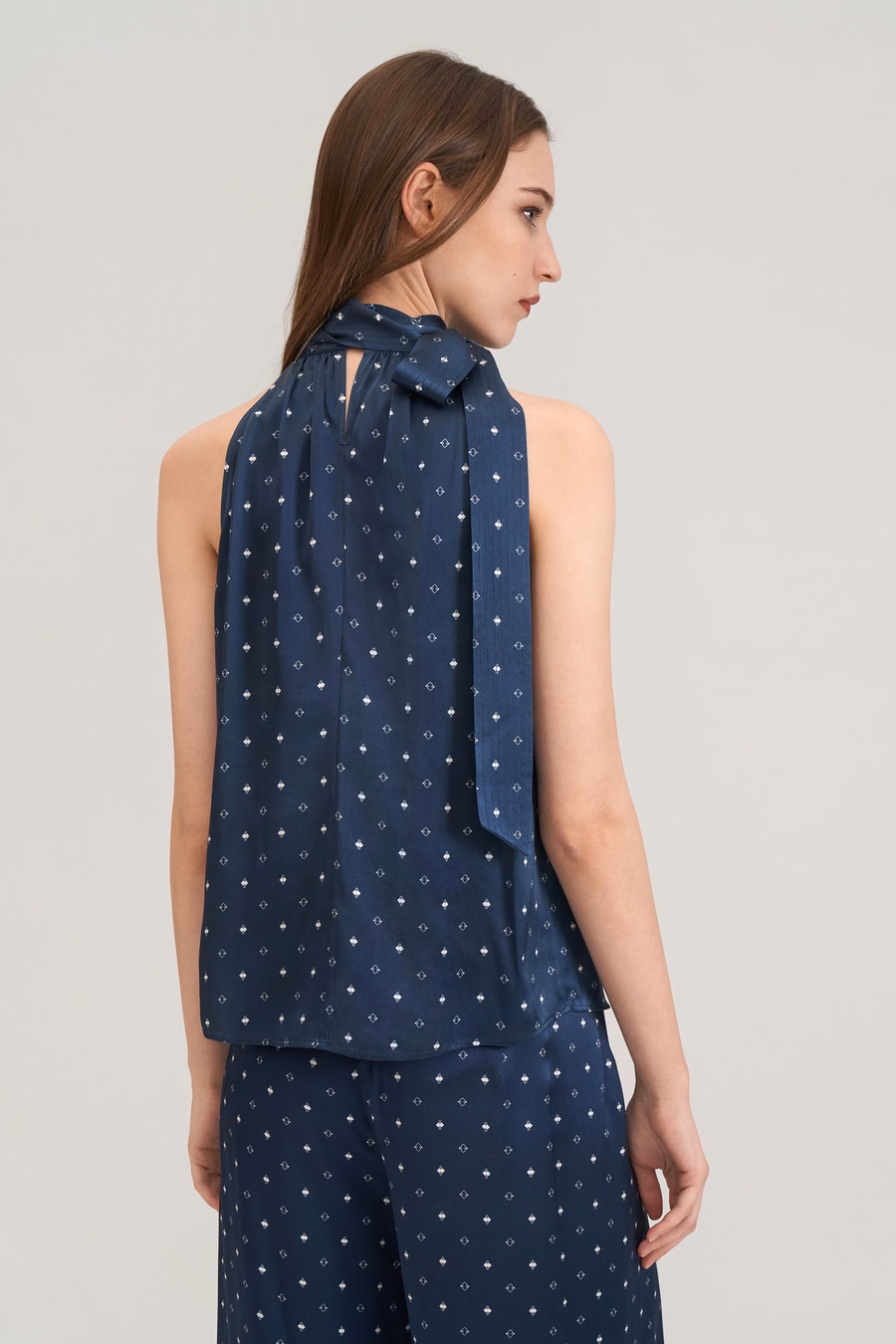 Camiseta in seta con scollo all'americana