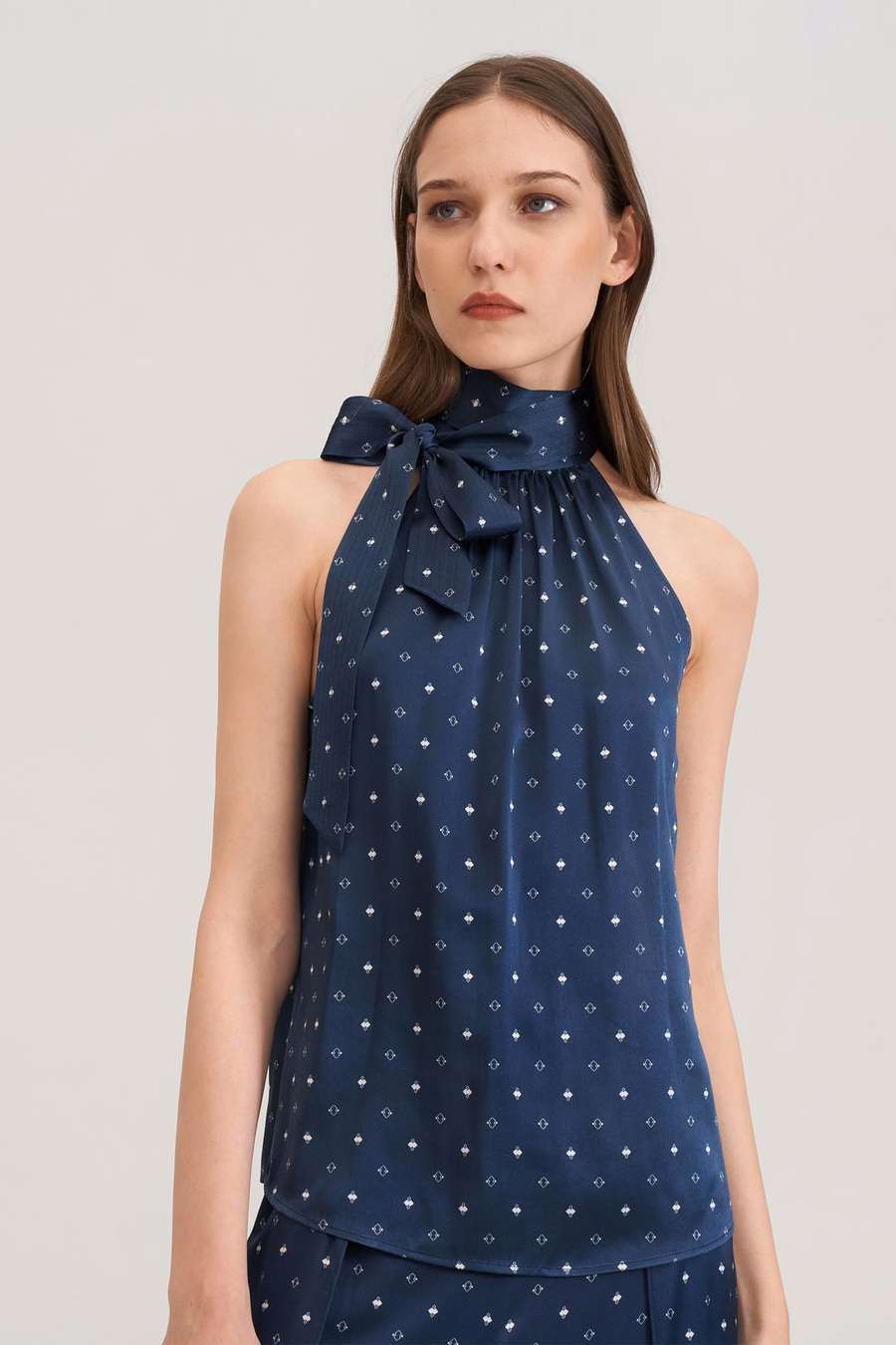 Camiseta in seta con scollo all'americana