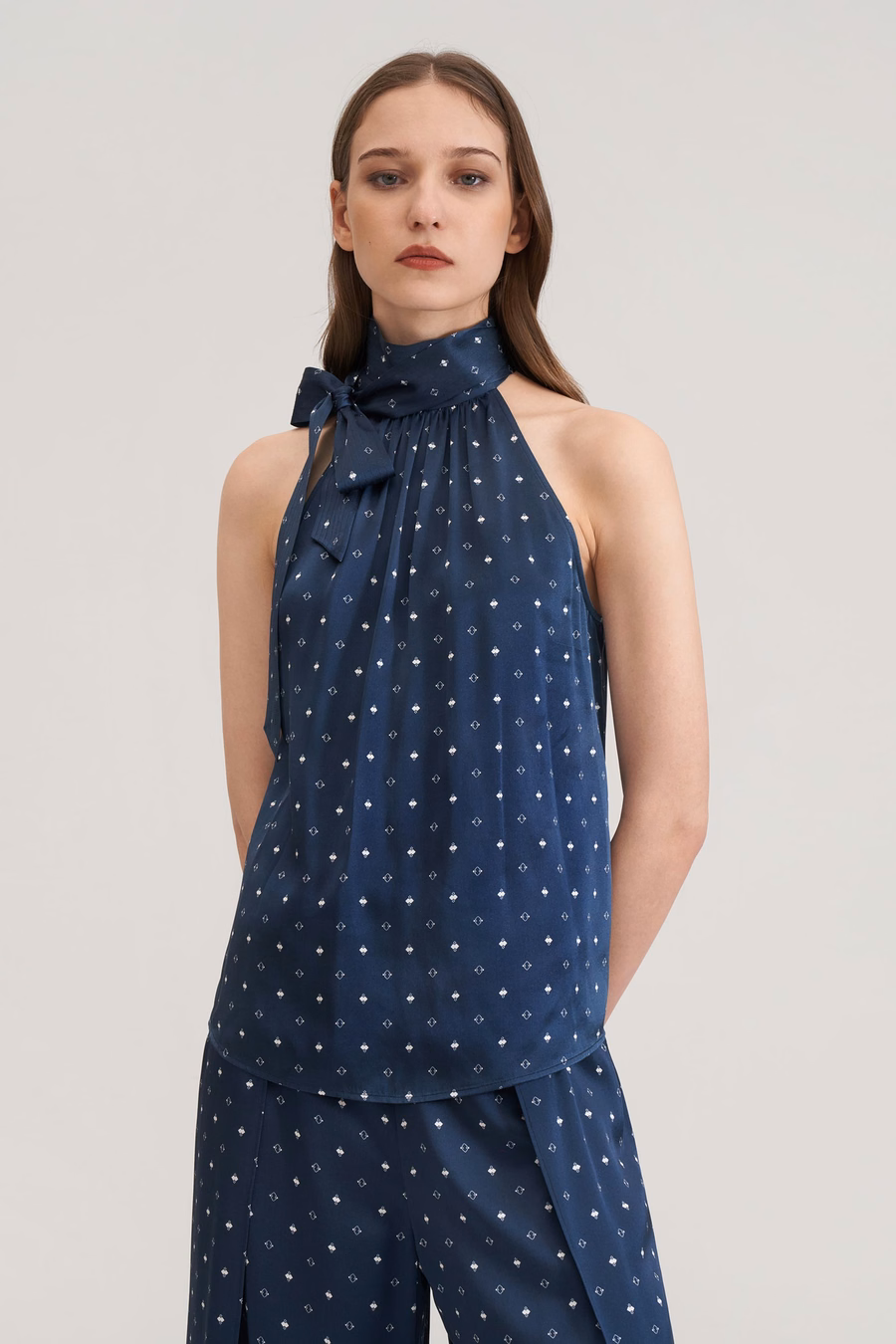 Camiseta in seta con scollo all'americana