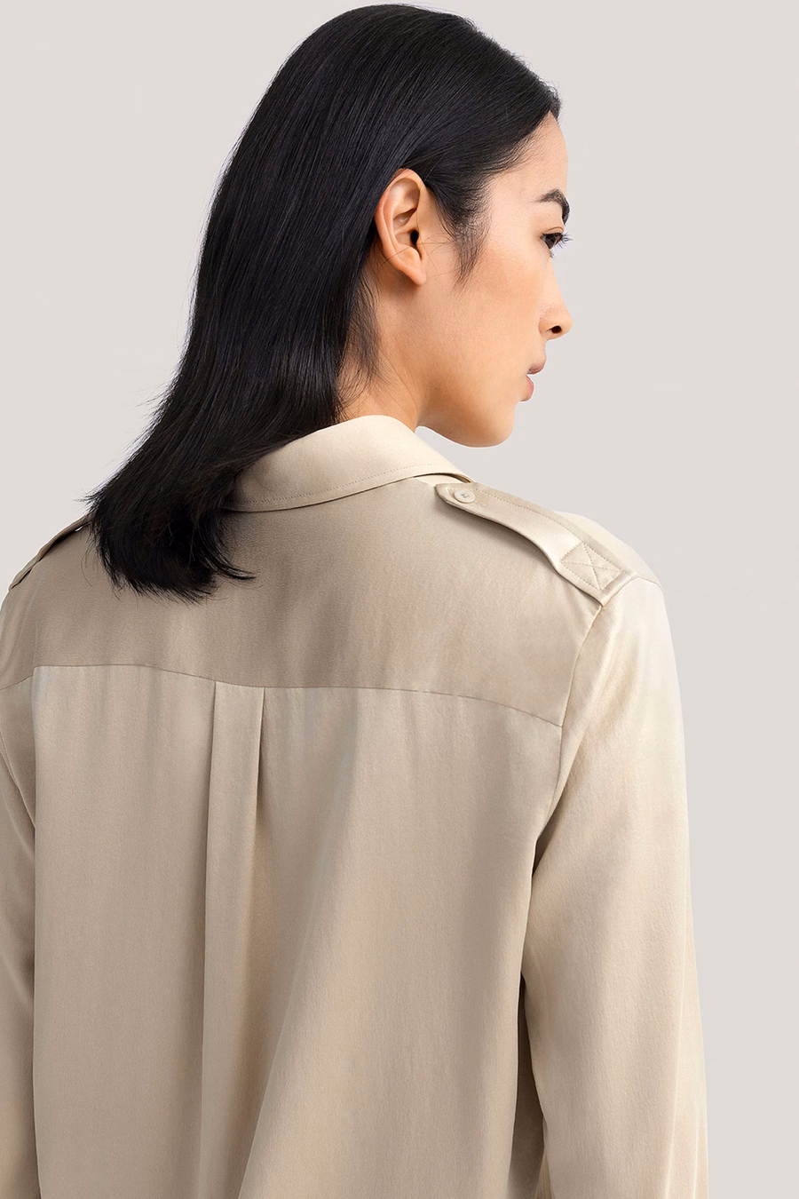 Camicia in seta sandwashed con epaulettes