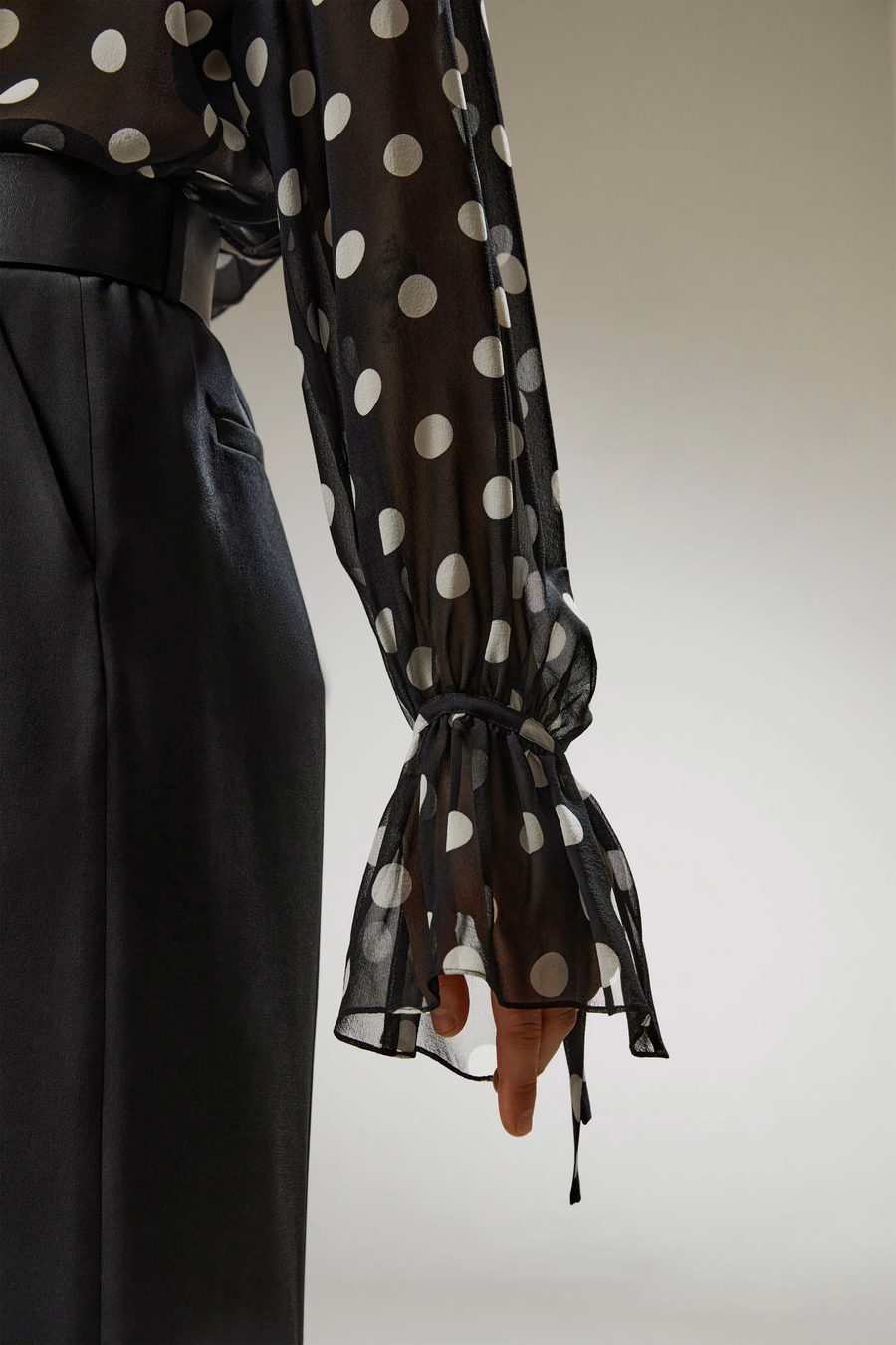 Blusa in georgette a pois