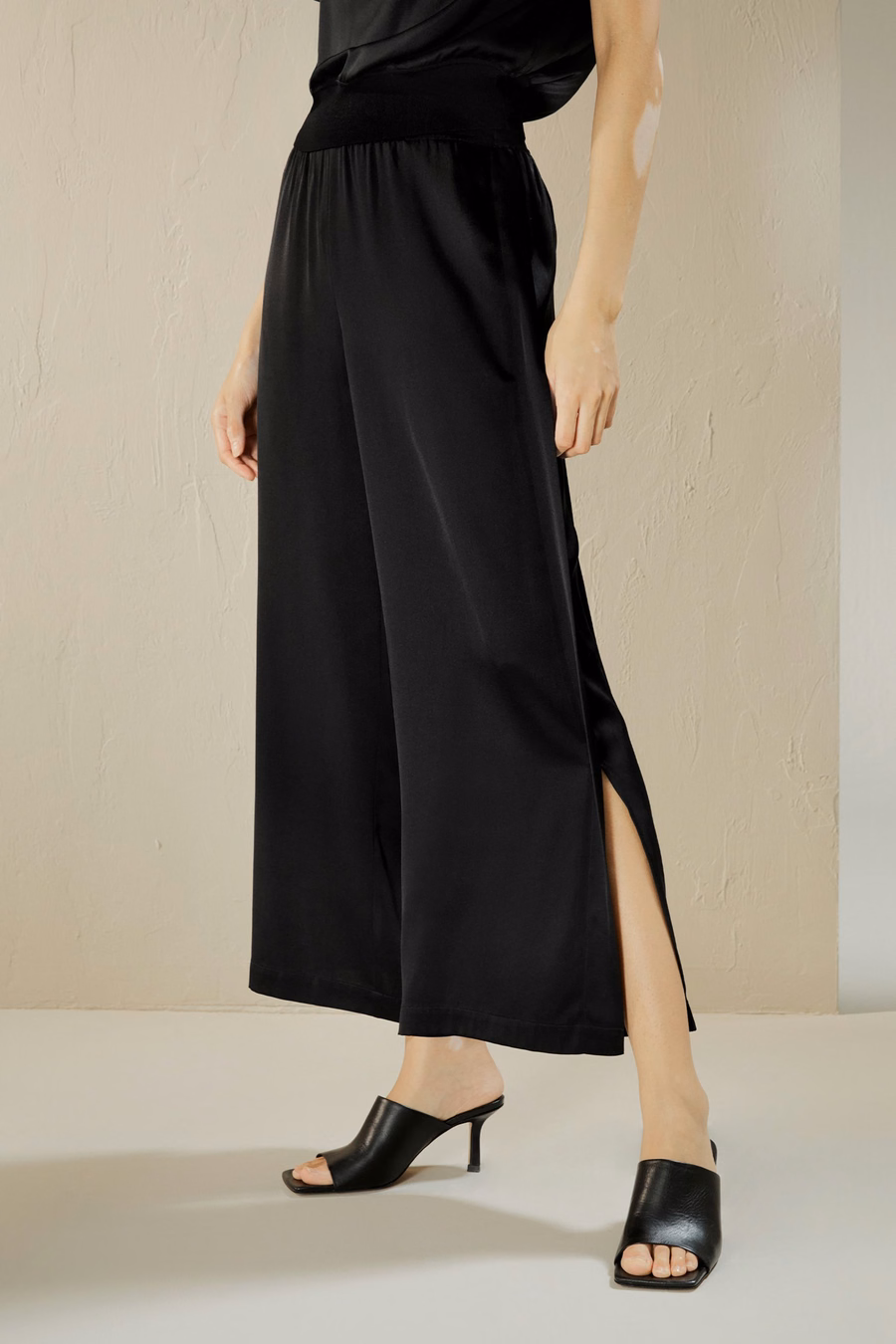 Pantaloni in seta cropped a gamba larga