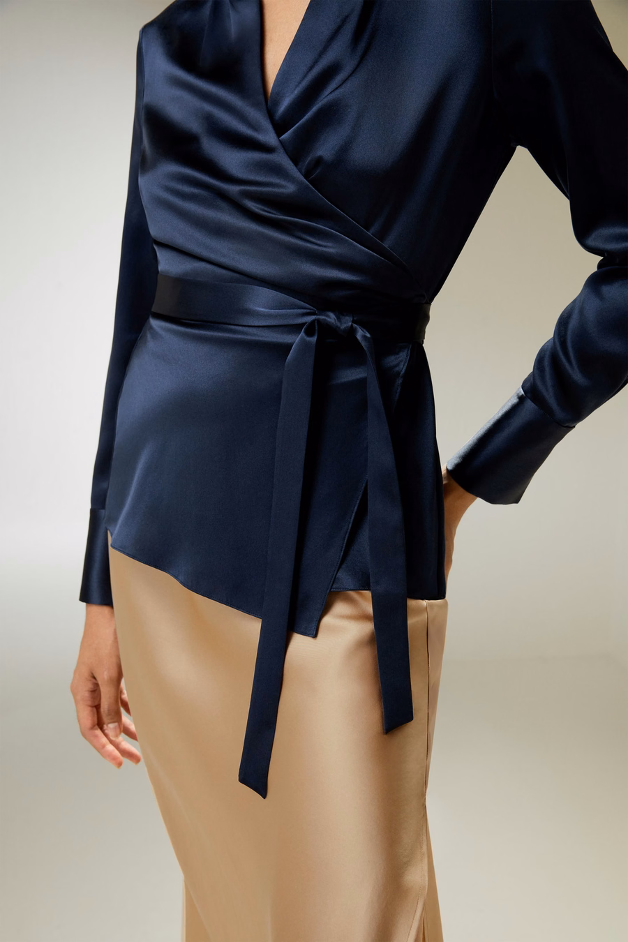 Blusa avvolgente in seta