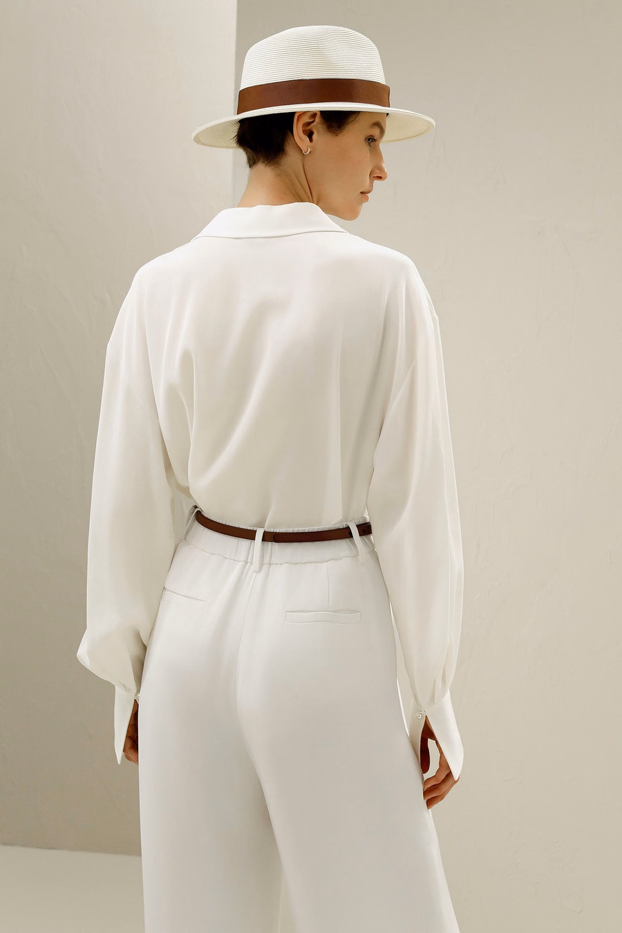 Blusa in seta con dettaglio a cravatta