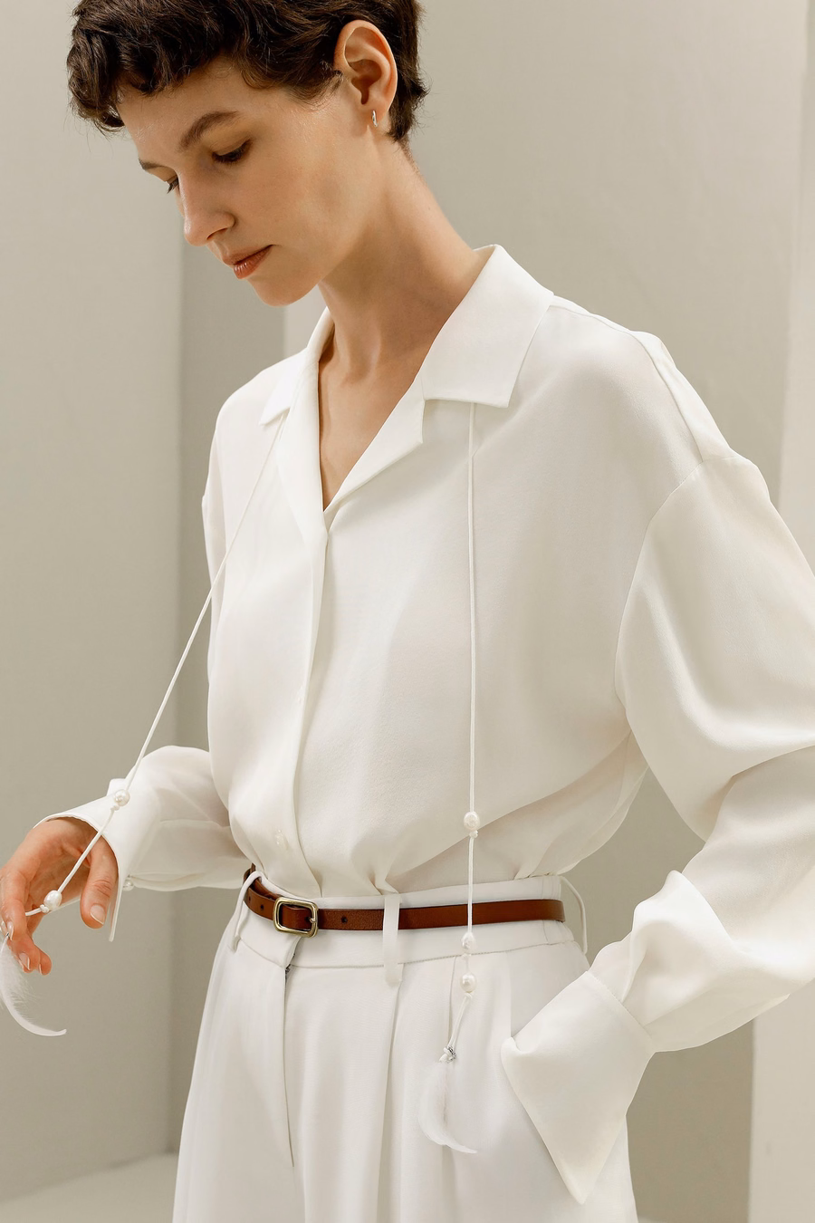 Blusa in seta con dettaglio a cravatta