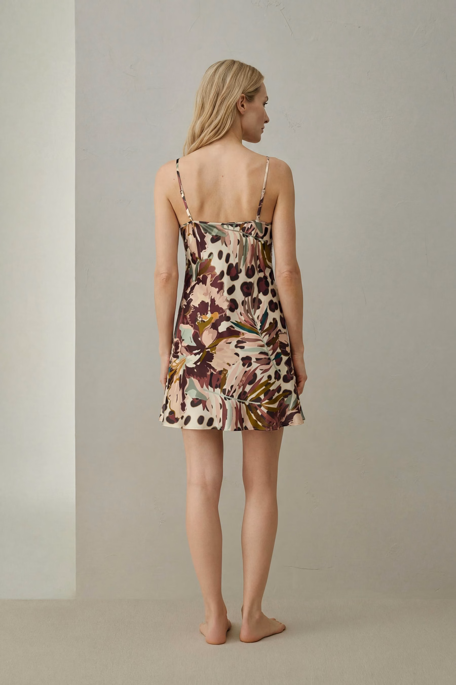 Short Feminine Silk Print Nightgown