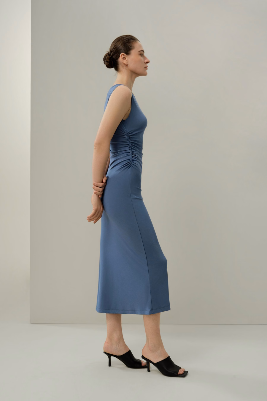 Abito Asimmetrico Slim Fitted in Jersey di Seta Breeze