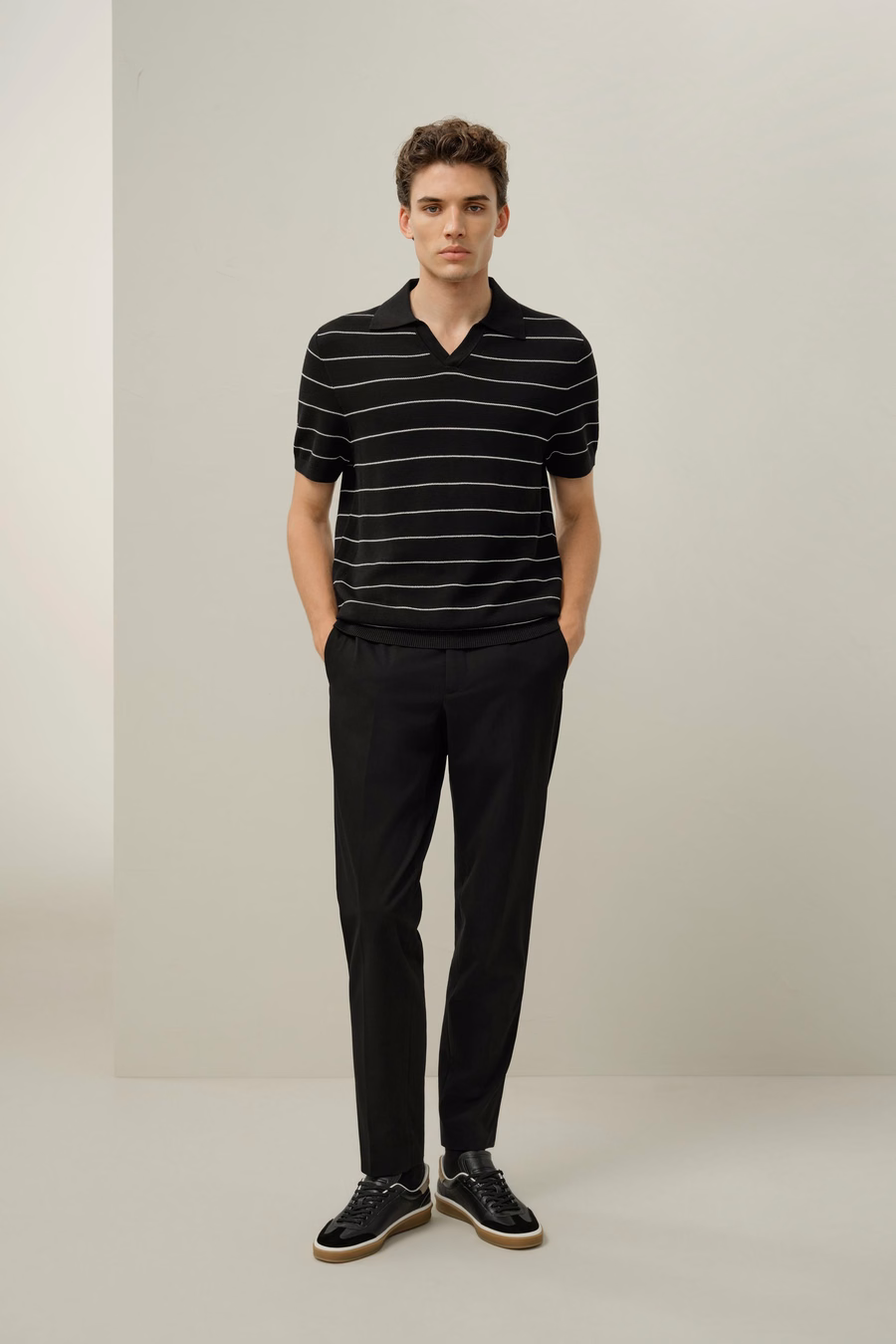 Polo a V in seta e cotone a righe
