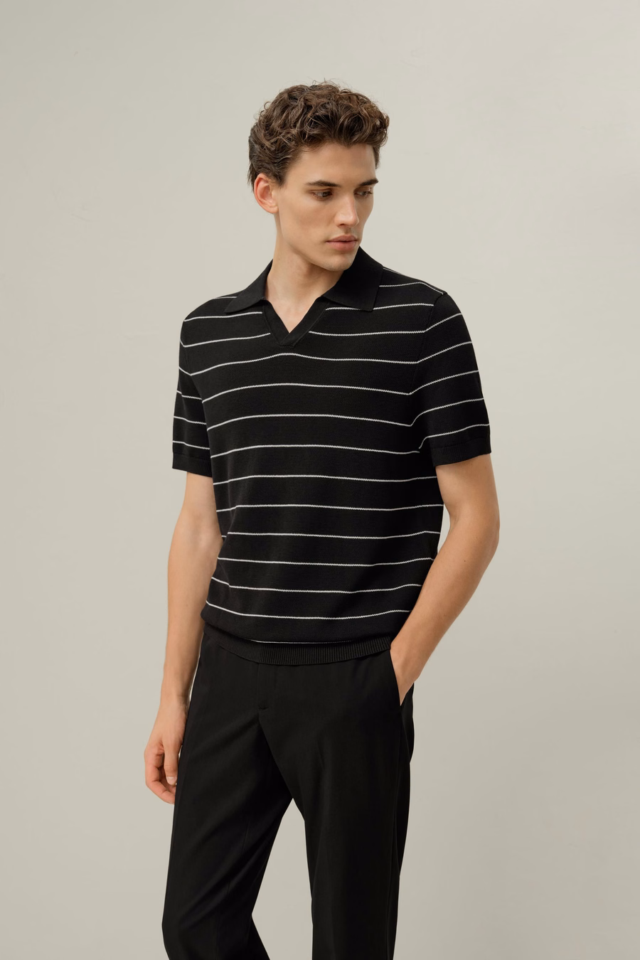 Polo a V in seta e cotone a righe
