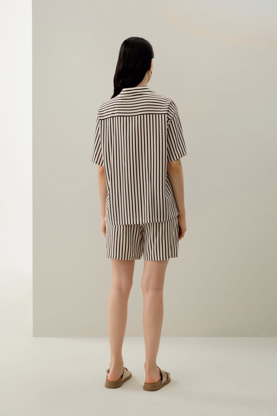Camicia di seta a colletto cubano a righe