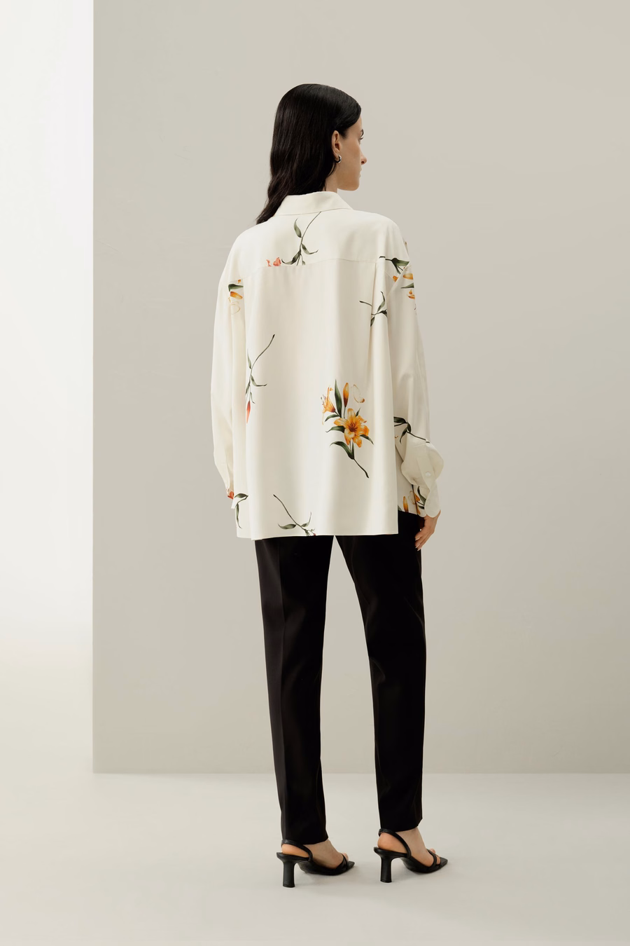 Camicia oversize in seta con stampa a gigli