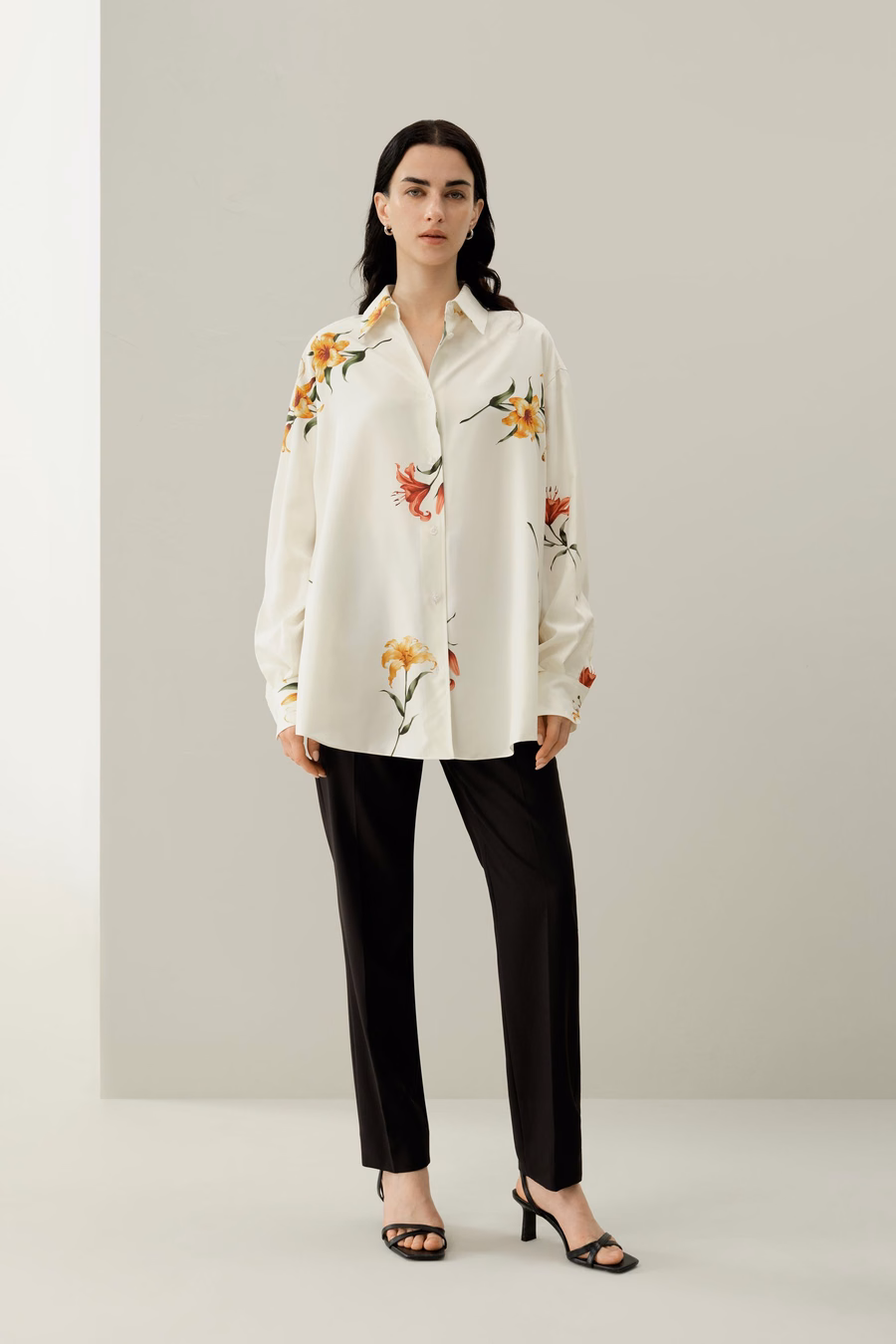 Camicia oversize in seta con stampa a gigli