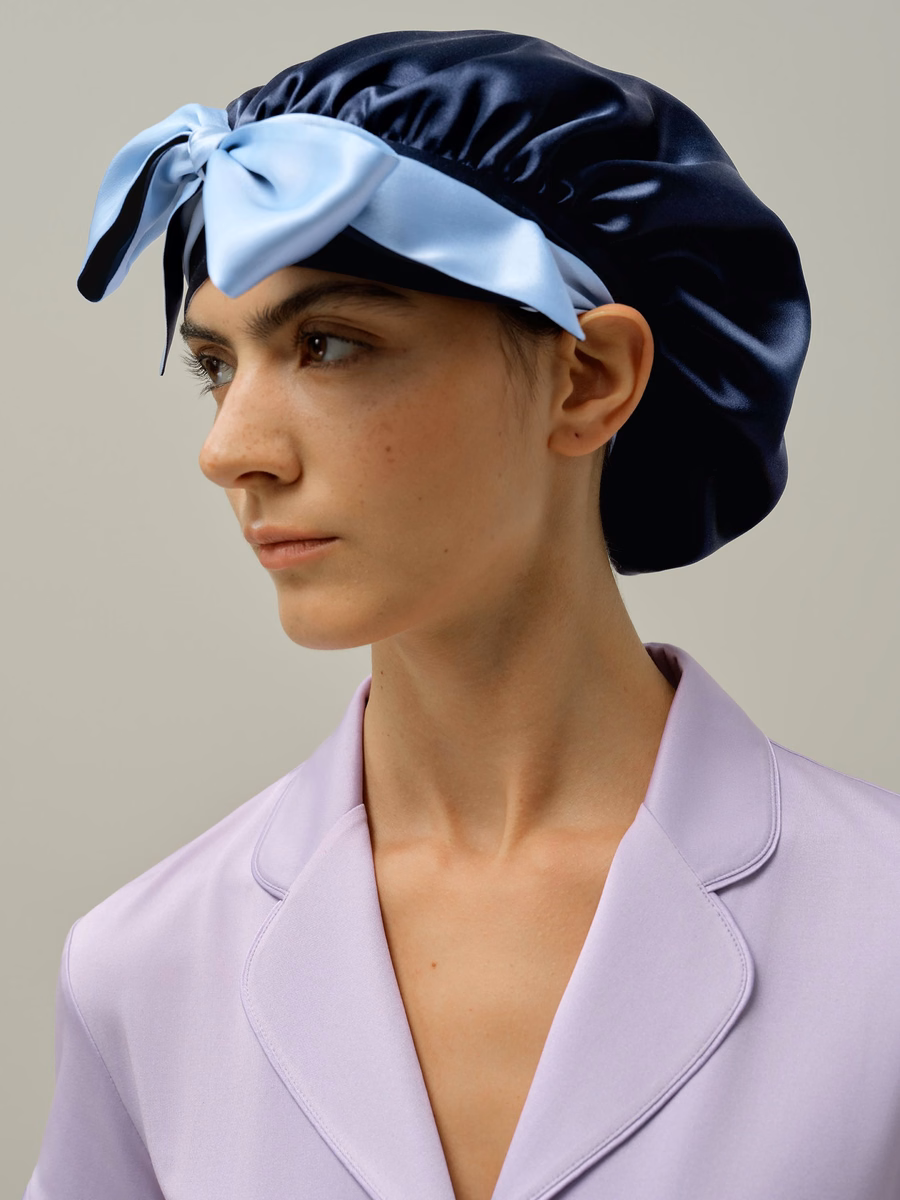 Cappello da notte in seta reversibile con nastri regolabili