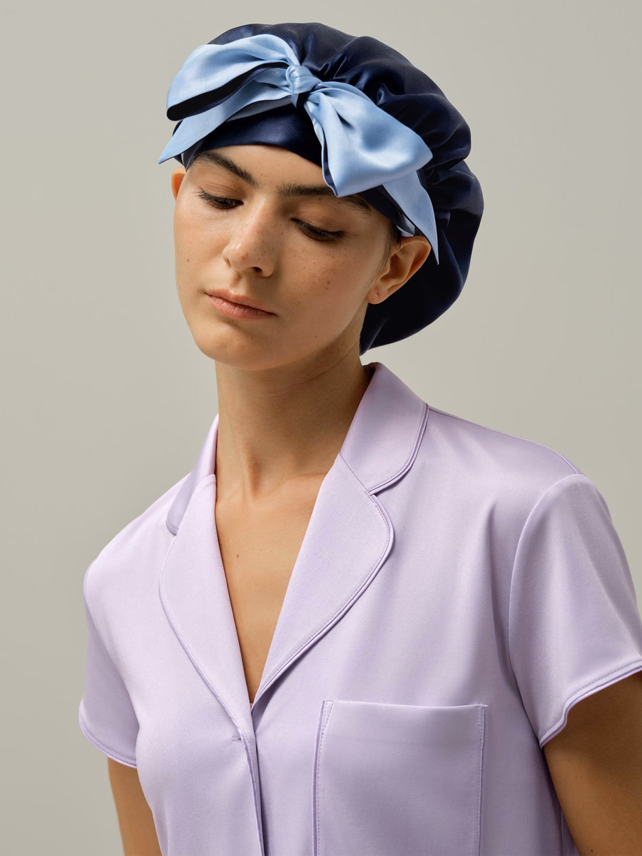 Cappello da notte in seta reversibile con nastri regolabili