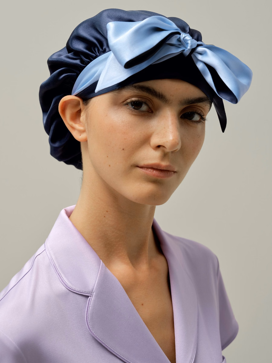 Cappello da notte in seta reversibile con nastri regolabili